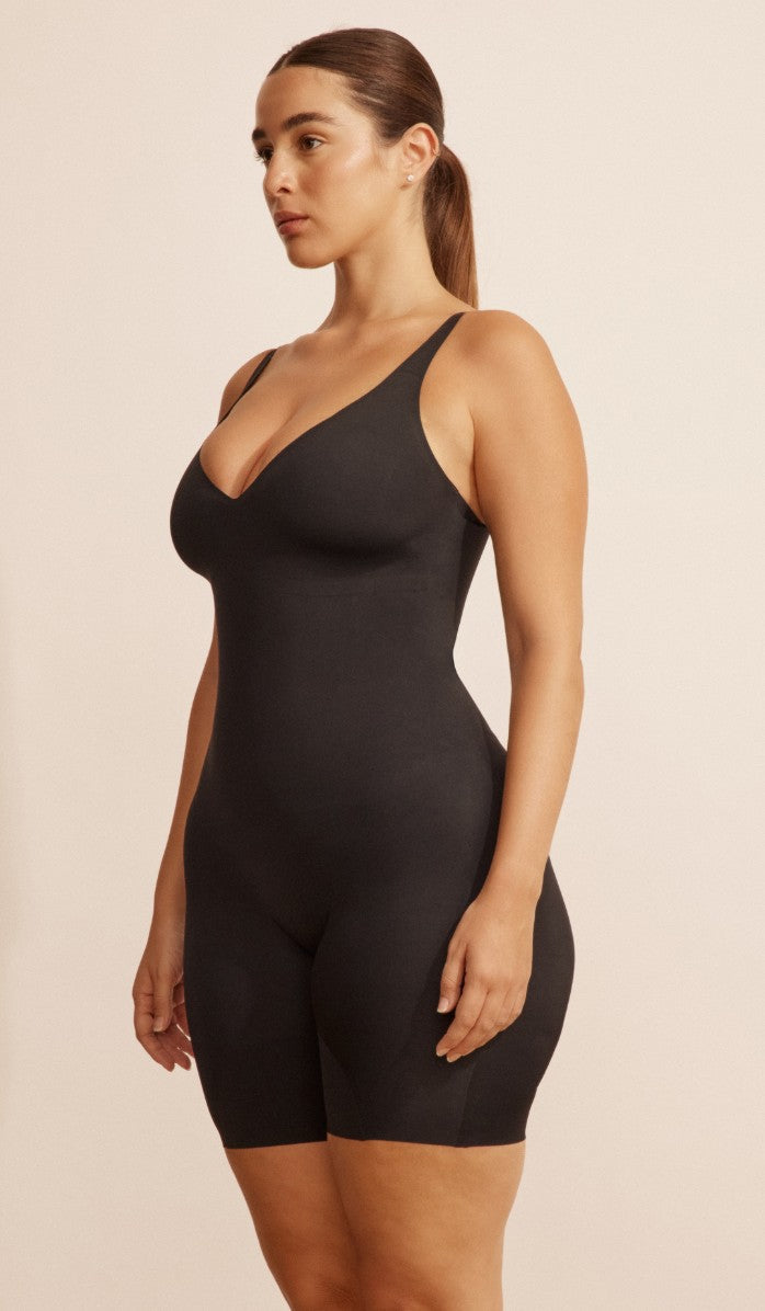 SCULPTING THIN-STRAP OVERALL - BLACK