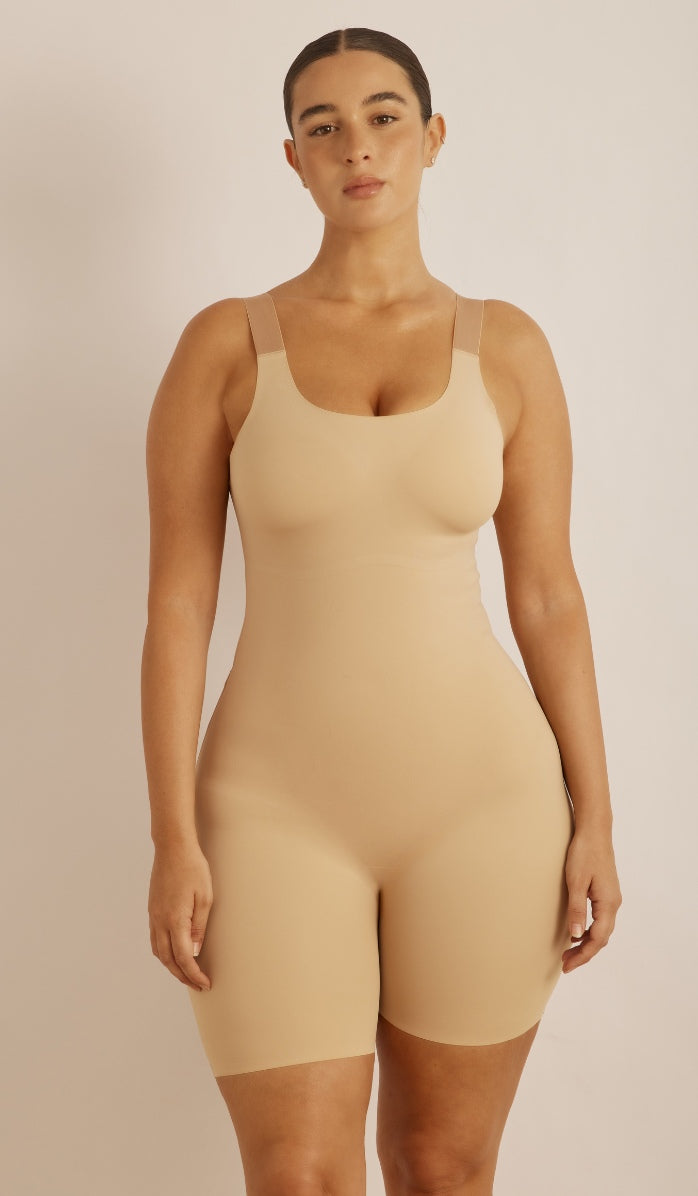 Shaping Bodysuit with Wide Straps - Powder - Detail